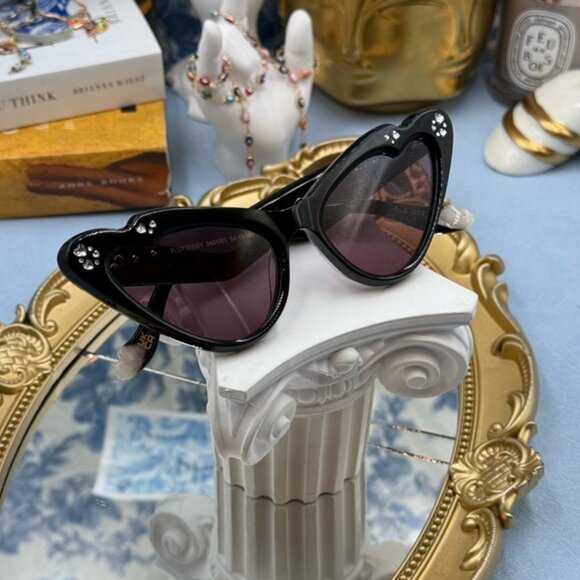 🆕 CAMILLA 🧿 NWOT Flutterby Sunglasses, Black Acetate & Dark Pink Lens - Picture 9 of 16